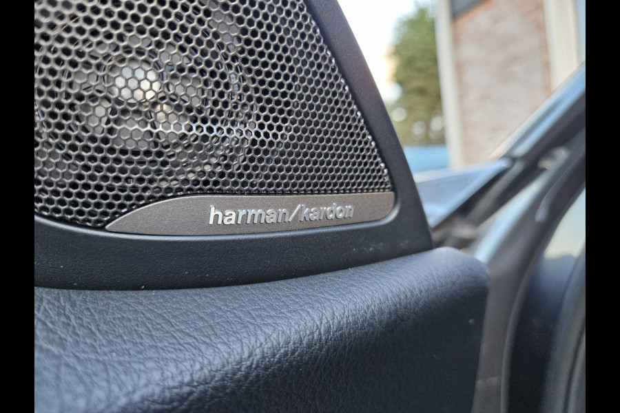 BMW 1-serie 120i Edition Sport Line Shadow High Executive Schuifdak! LED! Camera! Mooie/Nette Auto!