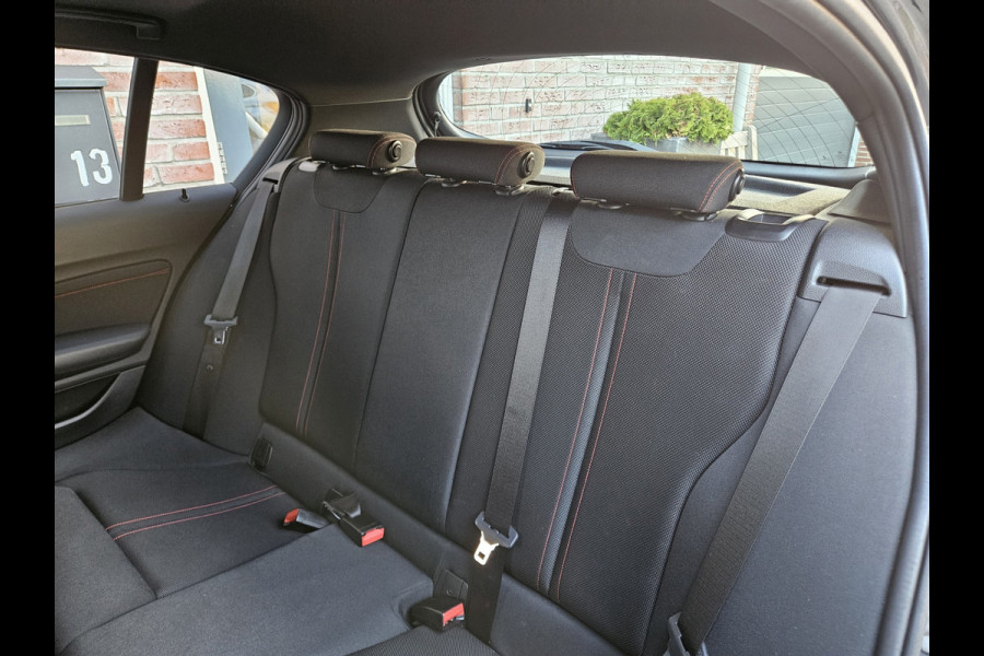 BMW 1-serie 120i Edition Sport Line Shadow High Executive Schuifdak! LED! Camera! Mooie/Nette Auto!