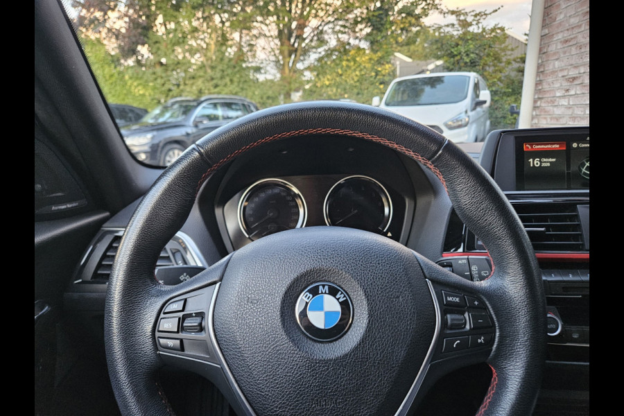 BMW 1-serie 120i Edition Sport Line Shadow High Executive Schuifdak! LED! Camera! Mooie/Nette Auto!