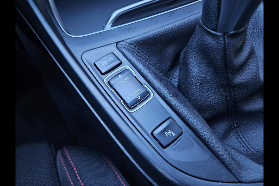 BMW 1-serie 120i Edition Sport Line Shadow High Executive Schuifdak! LED! Camera! Mooie/Nette Auto!