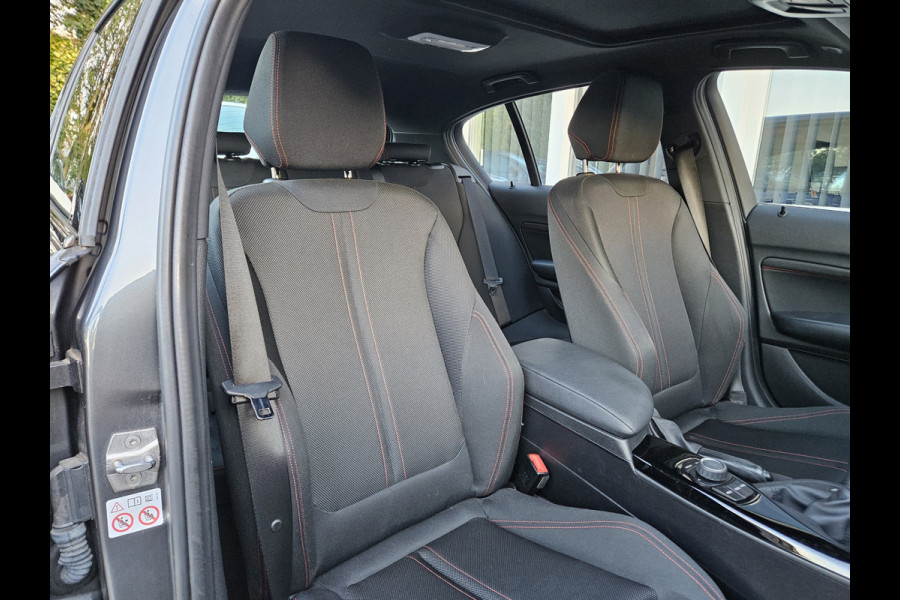 BMW 1-serie 120i Edition Sport Line Shadow High Executive Schuifdak! LED! Camera! Mooie/Nette Auto!