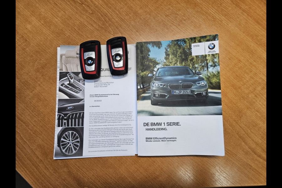 BMW 1-serie 120i Edition Sport Line Shadow High Executive Schuifdak! LED! Camera! Mooie/Nette Auto!