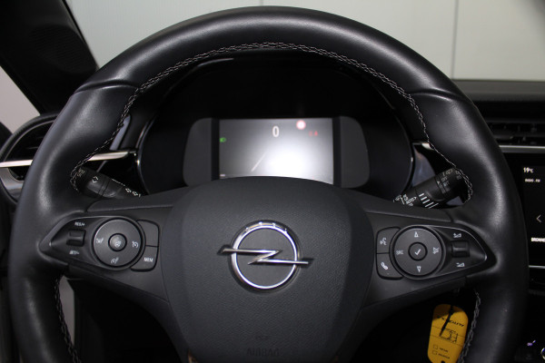 Opel Corsa 1.2-100pk Turbo Elegance Sky. In nieuwstaat verkerende Opel Corsa ! Autm. airco, cruise cntrl, lane assist, panoramadak, verwarmde stoelen, LM wielen, camera, parkeersensoren, navigatie by Apple Carplay/Android auto, metallic, LED verl. etc.