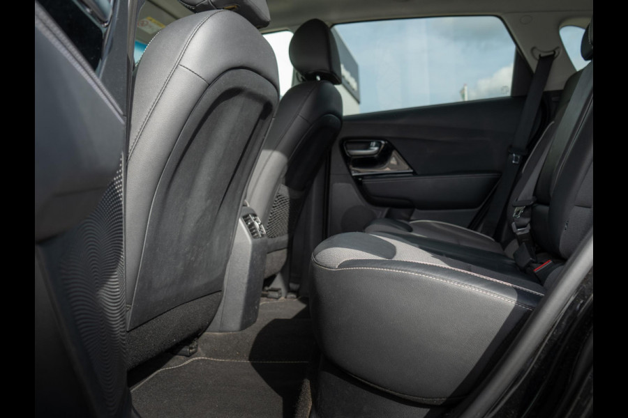 Kia e-Niro DynamicPlusLine 64 kWh SOH 98,7 % |Stoel en stuurverwarming | Schuif/-kanteldak | Achteruitrijcamera | Navigatie | Carplay | PDC voor & achter | Achteruitrijcamera