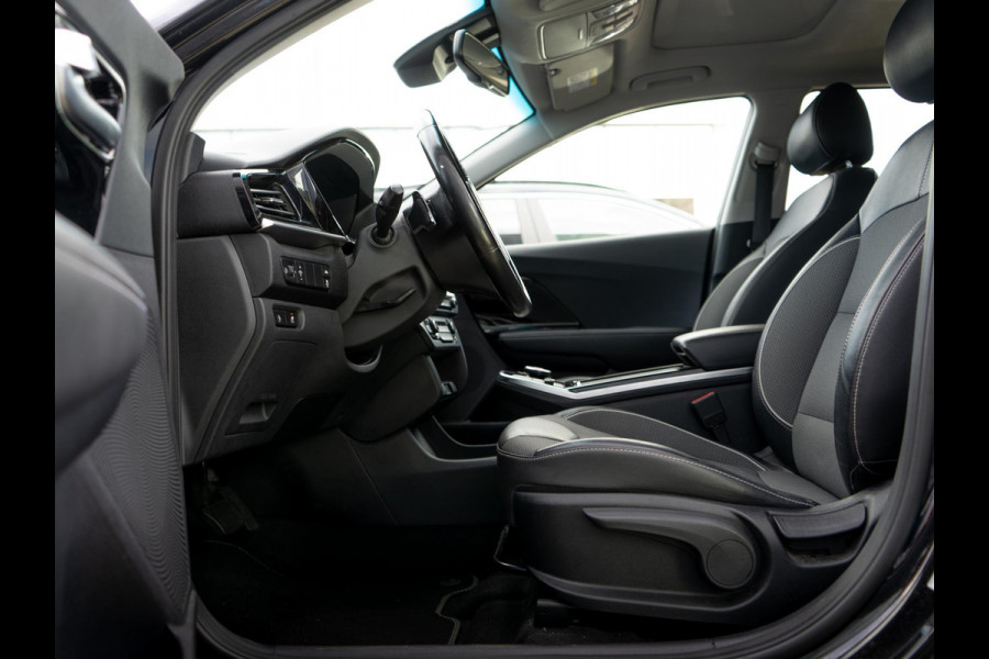 Kia e-Niro DynamicPlusLine 64 kWh SOH 98,7 % |Stoel en stuurverwarming | Schuif/-kanteldak | Achteruitrijcamera | Navigatie | Carplay | PDC voor & achter | Achteruitrijcamera