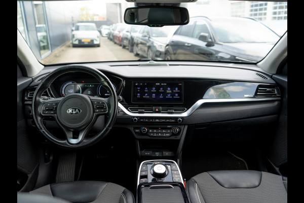 Kia e-Niro DynamicPlusLine 64 kWh SOH 98,7 % |Stoel en stuurverwarming | Schuif/-kanteldak | Achteruitrijcamera | Navigatie | Carplay | PDC voor & achter | Achteruitrijcamera