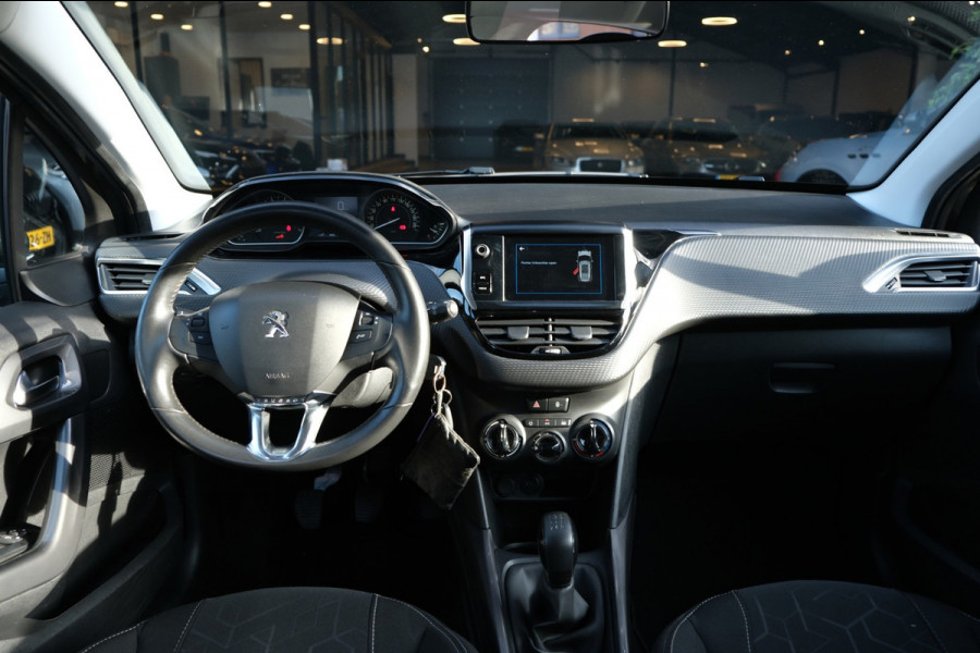 Peugeot 2008 1.2 PureTech *83dkm* Navigatie|Trekhaak 4 x Zgan ALL-Season banden APK 10-2027