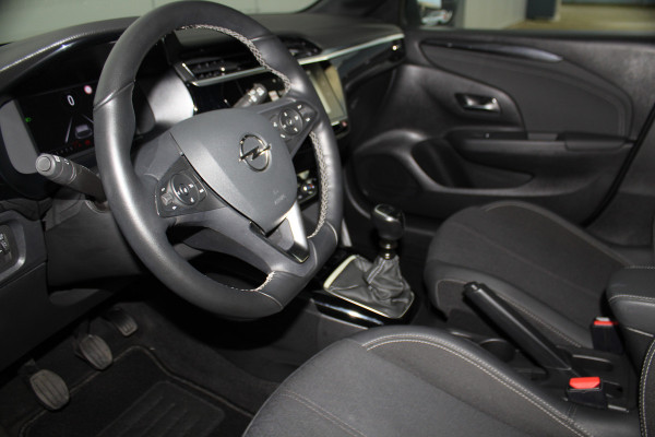 Opel Corsa 1.2-100pk Turbo Elegance Sky. In nieuwstaat verkerende Opel Corsa ! Autm. airco, cruise cntrl, lane assist, panoramadak, verwarmde stoelen, LM wielen, camera, parkeersensoren, navigatie by Apple Carplay/Android auto, metallic, LED verl. etc.