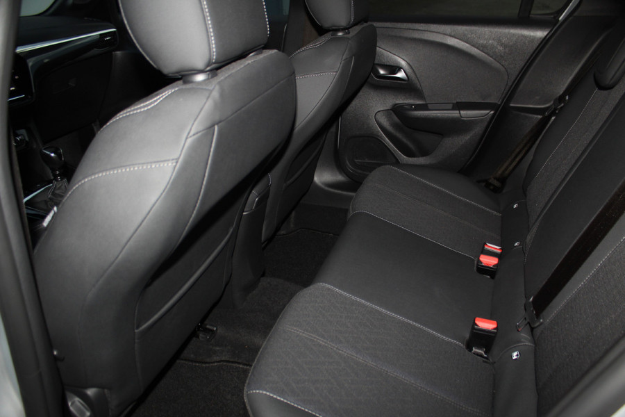 Opel Corsa 1.2-100pk Turbo Elegance Sky. In nieuwstaat verkerende Opel Corsa ! Autm. airco, cruise cntrl, lane assist, panoramadak, verwarmde stoelen, LM wielen, camera, parkeersensoren, navigatie by Apple Carplay/Android auto, metallic, LED verl. etc.