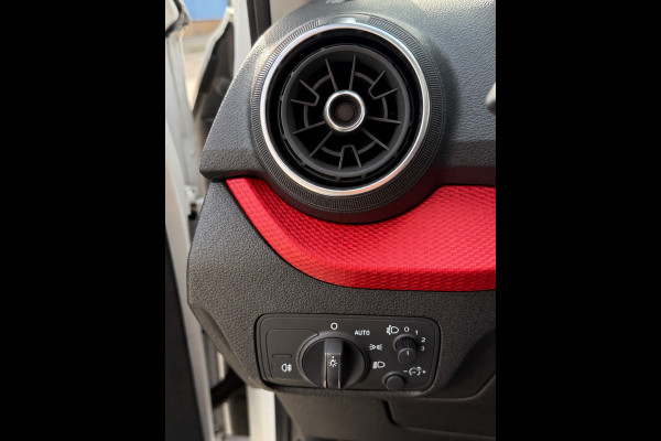 Audi Q2 30 TFSI Sport S Line Edition - Airco I Sport interieur & Velgen I PDC I Dealer onderhouden