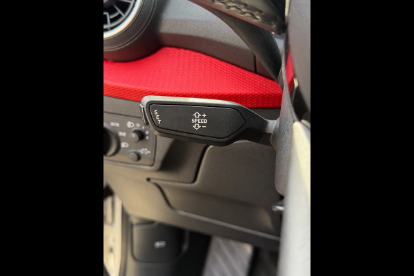 Audi Q2 30 TFSI Sport S Line Edition - Airco I Sport interieur & Velgen I PDC I Dealer onderhouden