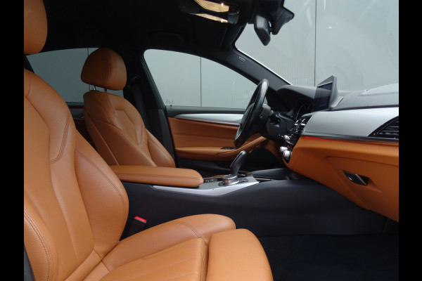 BMW 5 Serie 530i xDrive High Executive * LEER * SFEER * GOED ONDERH. !!