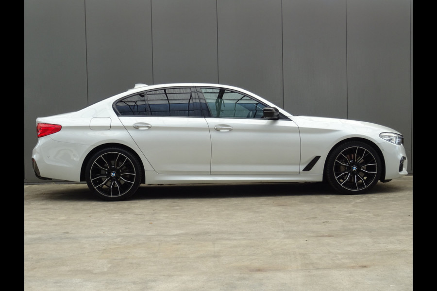 BMW 5 Serie 530i xDrive High Executive * LEER * SFEER * GOED ONDERH. !!