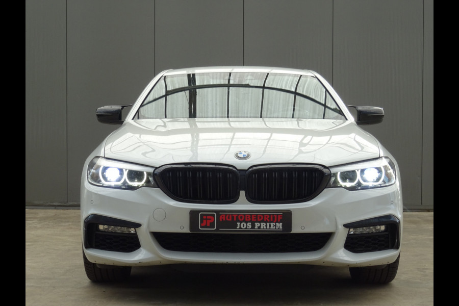 BMW 5 Serie 530i xDrive High Executive * LEER * SFEER * GOED ONDERH. !!