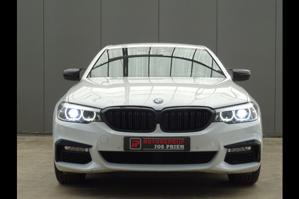BMW 5 Serie 530i xDrive High Executive * LEER * SFEER * GOED ONDERH. !!