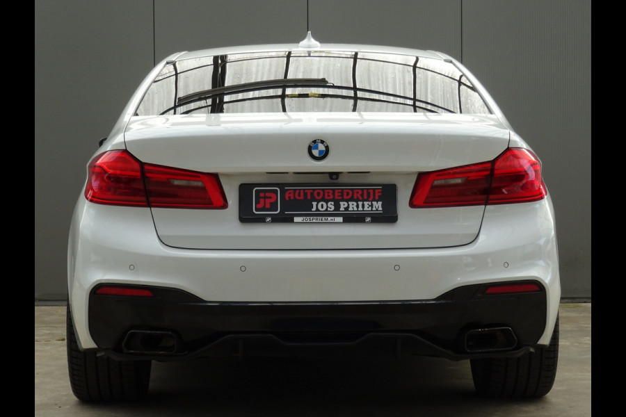 BMW 5 Serie 530i xDrive High Executive * LEER * SFEER * GOED ONDERH. !!