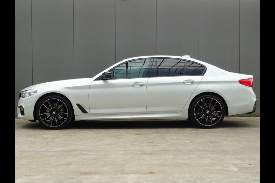 BMW 5 Serie 530i xDrive High Executive * LEER * SFEER * GOED ONDERH. !!