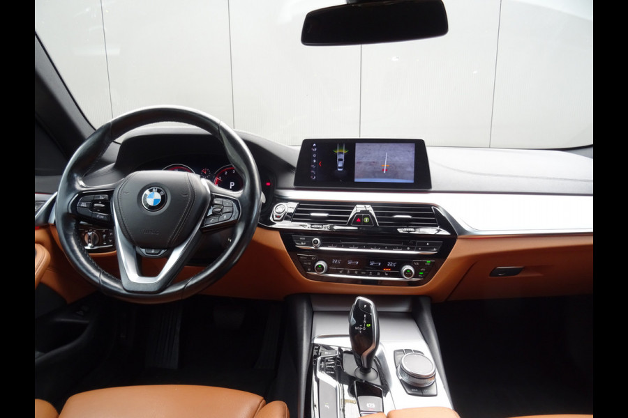 BMW 5 Serie 530i xDrive High Executive * LEER * SFEER * GOED ONDERH. !!