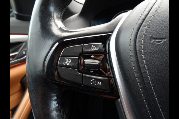BMW 5 Serie 530i xDrive High Executive * LEER * SFEER * GOED ONDERH. !!