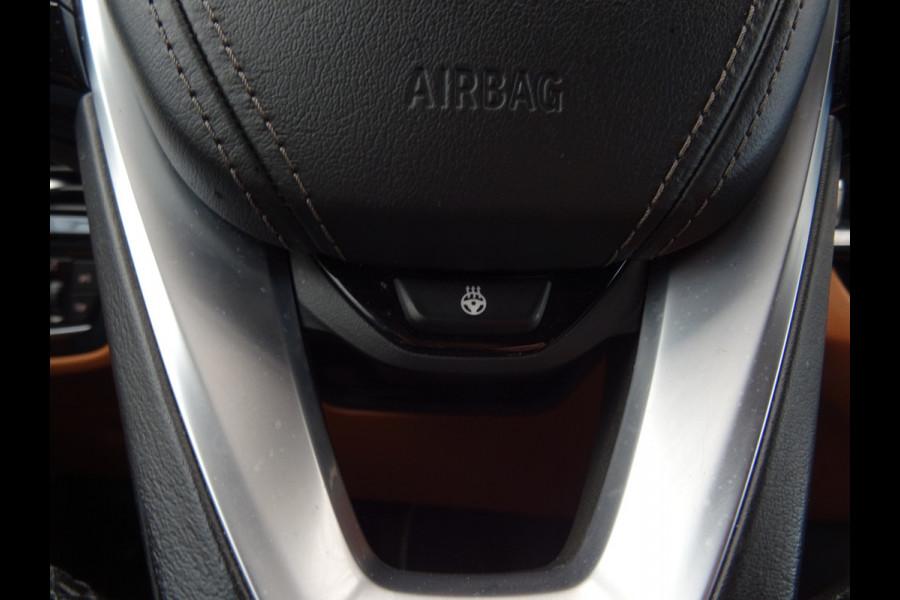 BMW 5 Serie 530i xDrive High Executive * LEER * SFEER * GOED ONDERH. !!