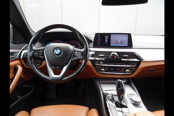 BMW 5 Serie 530i xDrive High Executive * LEER * SFEER * GOED ONDERH. !!