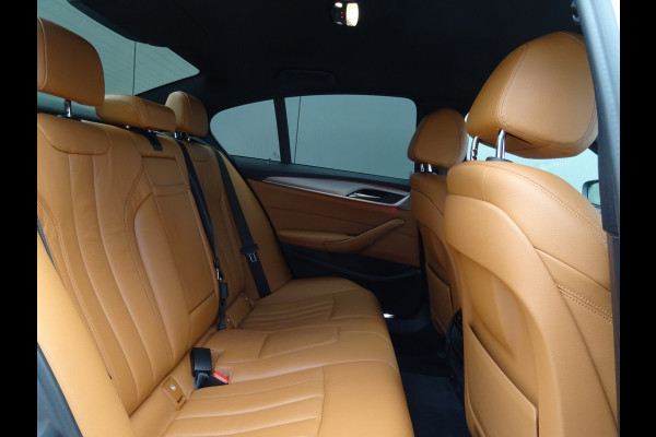 BMW 5 Serie 530i xDrive High Executive * LEER * SFEER * GOED ONDERH. !!