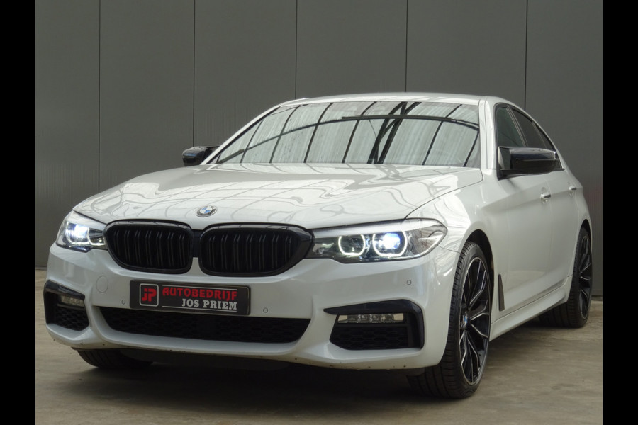 BMW 5 Serie 530i xDrive High Executive * LEER * SFEER * GOED ONDERH. !!