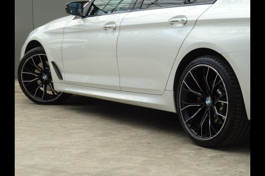 BMW 5 Serie 530i xDrive High Executive * LEER * SFEER * GOED ONDERH. !!