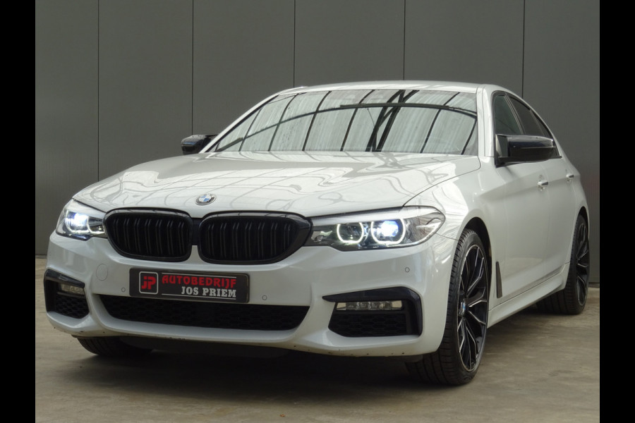 BMW 5 Serie 530i xDrive High Executive * LEER * SFEER * GOED ONDERH. !!