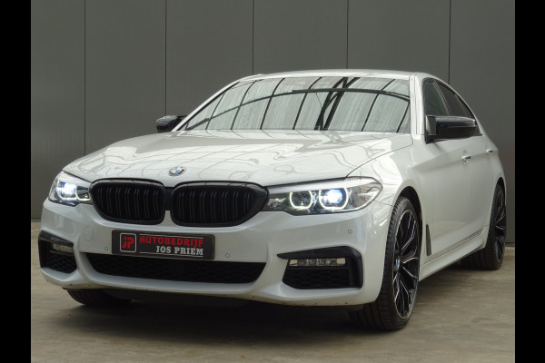 BMW 5 Serie 530i xDrive High Executive * LEER * SFEER * GOED ONDERH. !!