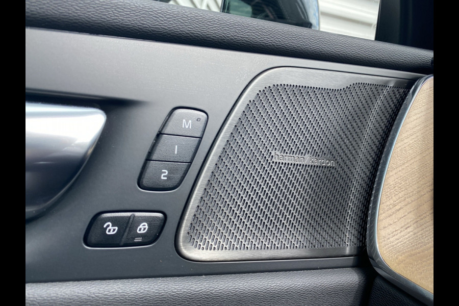 Volvo XC60 T6 Plug-in hybrid AWD Ultra Dark / Trekhaak / 360 camera / Harman/Kardon / Panoramadak /