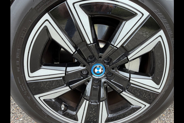 BMW iX3 M SPORT pakket 80 kWh, panoramadak, SOH 98,2 %,vol opties, 1 e eigenaar,conjac sport leder, Origineel NL auto met nap