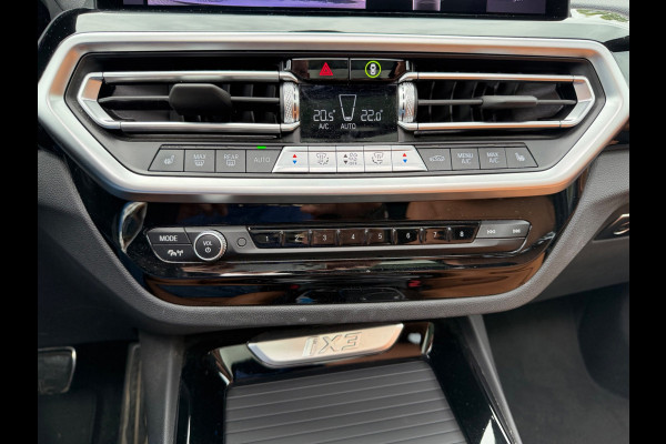 BMW iX3 M SPORT pakket 80 kWh, panoramadak, SOH 98,2 %,vol opties, 1 e eigenaar,conjac sport leder, Origineel NL auto met nap