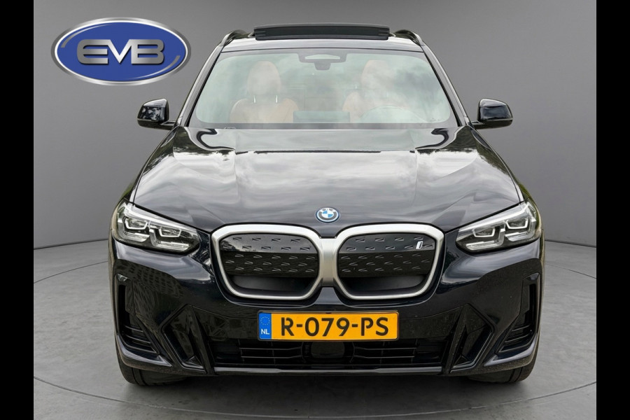BMW iX3 M SPORT pakket 80 kWh, panoramadak, SOH 98,2 %,vol opties, 1 e eigenaar,conjac sport leder, Origineel NL auto met nap