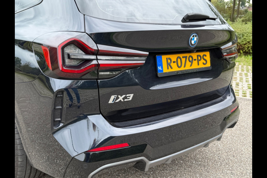 BMW iX3 M SPORT pakket 80 kWh, panoramadak, SOH 98,2 %,vol opties, 1 e eigenaar,conjac sport leder, Origineel NL auto met nap