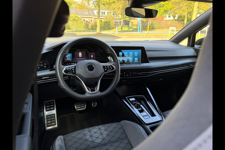 Volkswagen Golf Variant 2.0 TSI R-Line - IQ.Light - Carplay - Virtual dash - 18" - Adaptieve Cruise Control - Sportstoelen