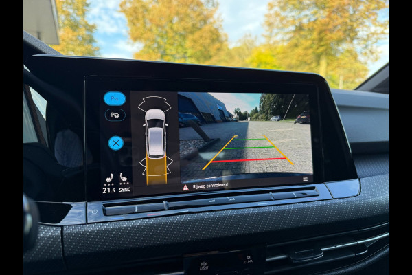 Volkswagen Golf Variant 2.0 TSI R-Line - IQ.Light - Carplay - Virtual dash - 18" - Adaptieve Cruise Control - Sportstoelen