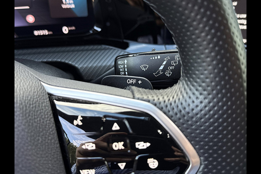 Volkswagen Golf Variant 2.0 TSI R-Line - IQ.Light - Carplay - Virtual dash - 18" - Adaptieve Cruise Control - Sportstoelen