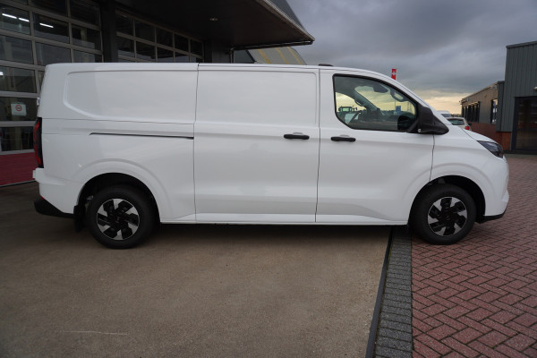 Ford E-Transit Custom 340 L2H1 Trend 71 kWh WLTP 370 km Automaat nr. V006 | Airco | Cruise | Trekhaak |  Apple CP-Android auto