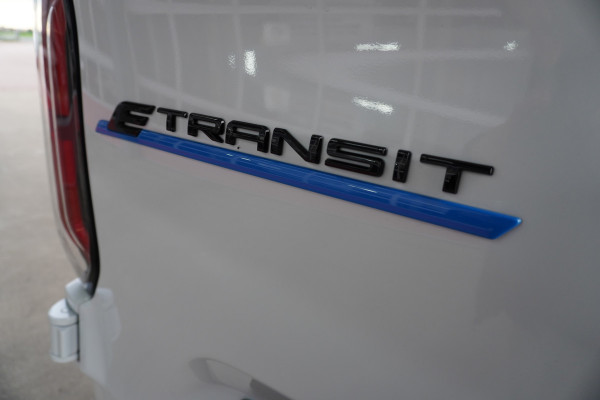 Ford E-Transit Custom 340 L2H1 Trend 71 kWh WLTP 370 km Automaat nr. V006 | Airco | Cruise | Trekhaak |  Apple CP-Android auto