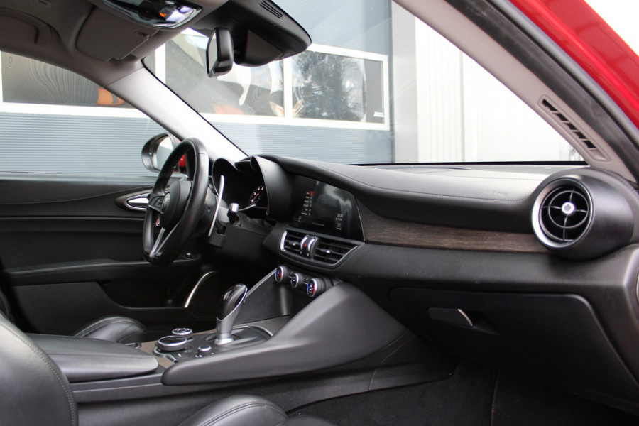 Alfa Romeo Giulia 2.0T Super | Camera | Quadrifoglio Velgen | Trekhaak | Carplay