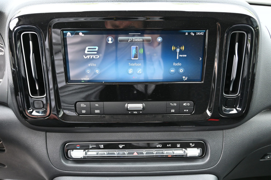 Mercedes-Benz eVito eVito 112 L2 60 kWh Trekhaak 2500 kg, Snellader, Smartphone integratiepakket
