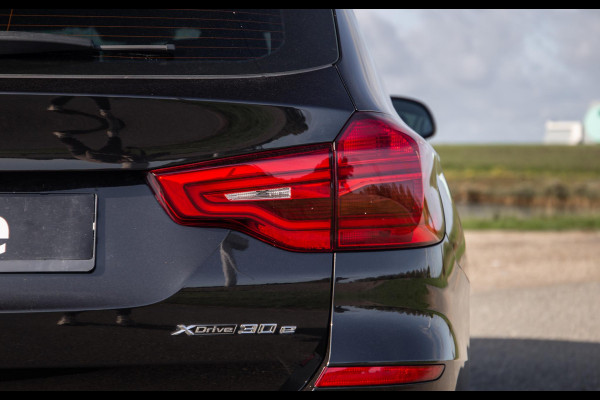 BMW X3 xDrive30e High Executive BLACK LINE / CARPLAY / LEER / STOELVERWARMING / CAMERA / DEALER ONDERHOUDEN