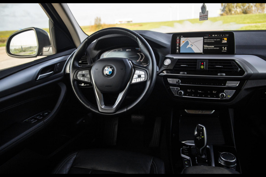 BMW X3 xDrive30e High Executive BLACK LINE / CARPLAY / LEER / STOELVERWARMING / CAMERA / DEALER ONDERHOUDEN