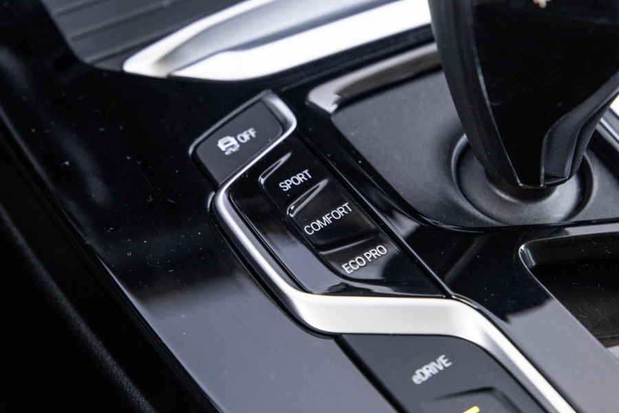 BMW X3 xDrive30e High Executive BLACK LINE / CARPLAY / LEER / STOELVERWARMING / CAMERA / DEALER ONDERHOUDEN