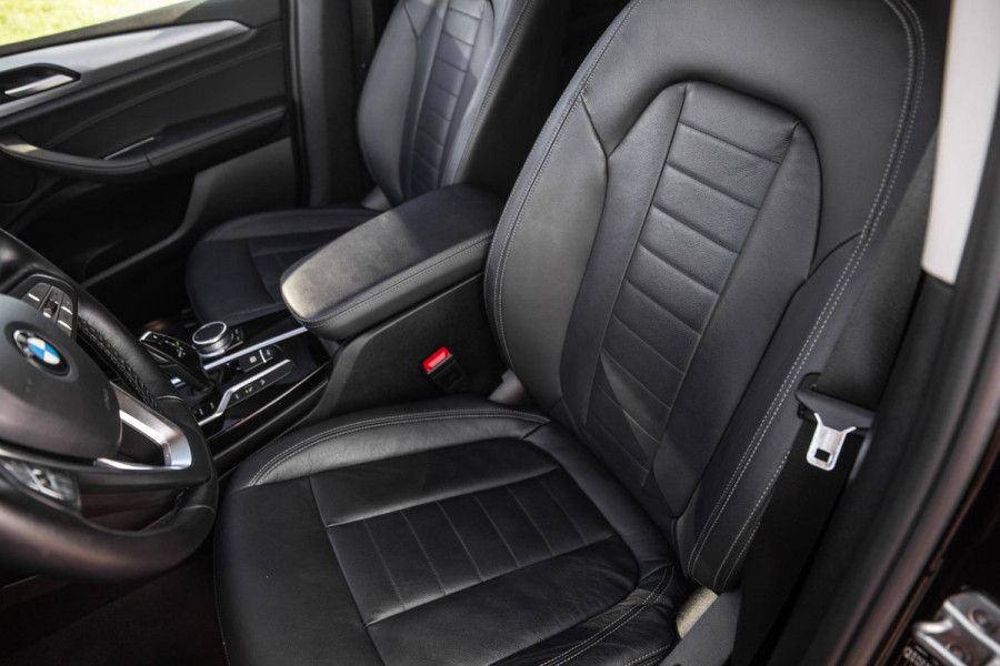 BMW X3 xDrive30e High Executive BLACK LINE / CARPLAY / LEER / STOELVERWARMING / CAMERA / DEALER ONDERHOUDEN