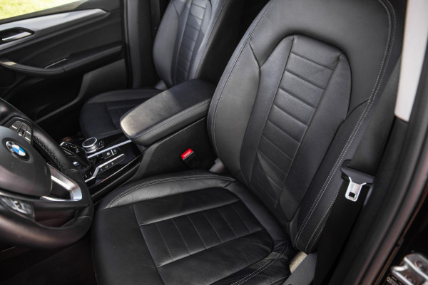 BMW X3 xDrive30e High Executive BLACK LINE / CARPLAY / LEER / STOELVERWARMING / CAMERA / DEALER ONDERHOUDEN