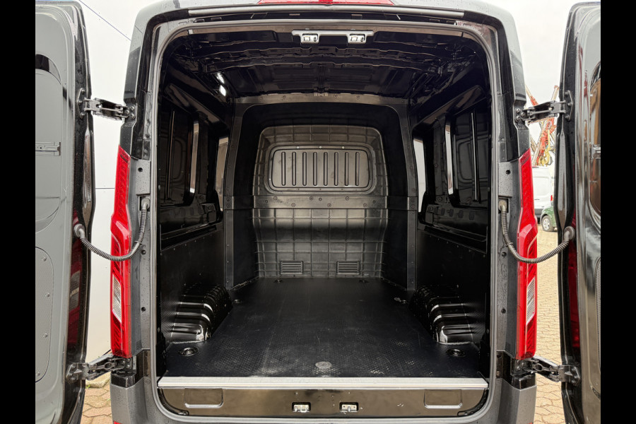 Maxus eDeliver 9 77kWh 204PK Nieuw model! Dubbele Cabine 7 Stoelen 300km WLTP L3H2 Adaptieve Cruise LED Snelladen Stoel+Stuur Verwarming Carplay