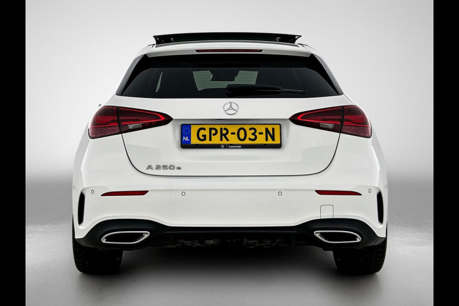 Mercedes-Benz A-Klasse 250 e Business Line | AMG-Line In en Exterieur | Achteruitrijcamera | Sfeerverlichting | Panorama schuifkantel dak | Multispaaks velgen | Incl