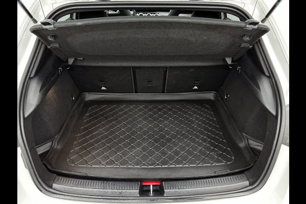 Mercedes-Benz A-Klasse 250 e Business Line | AMG-Line In en Exterieur | Achteruitrijcamera | Sfeerverlichting | Panorama schuifkantel dak | Multispaaks velgen | Incl